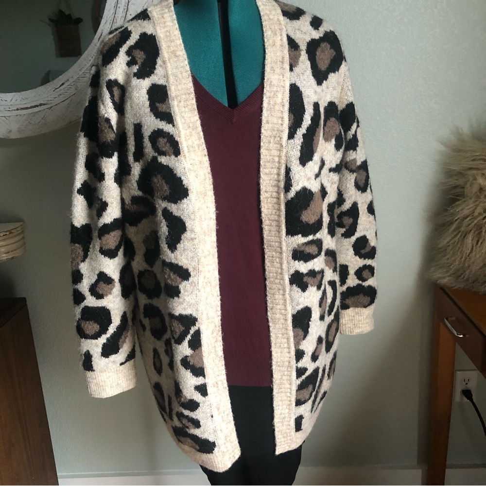 Women’s NWOT Long Cardigan Sweater, Animal Print, Size XXL